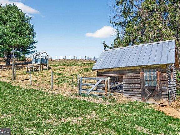 3rd image of 2338 Jim Kohler Rd