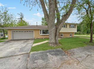 425 Maxwell St, Beecher, IL 60401