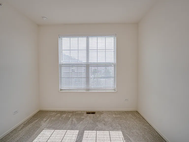 2945 Showplace Dr — Photo 16