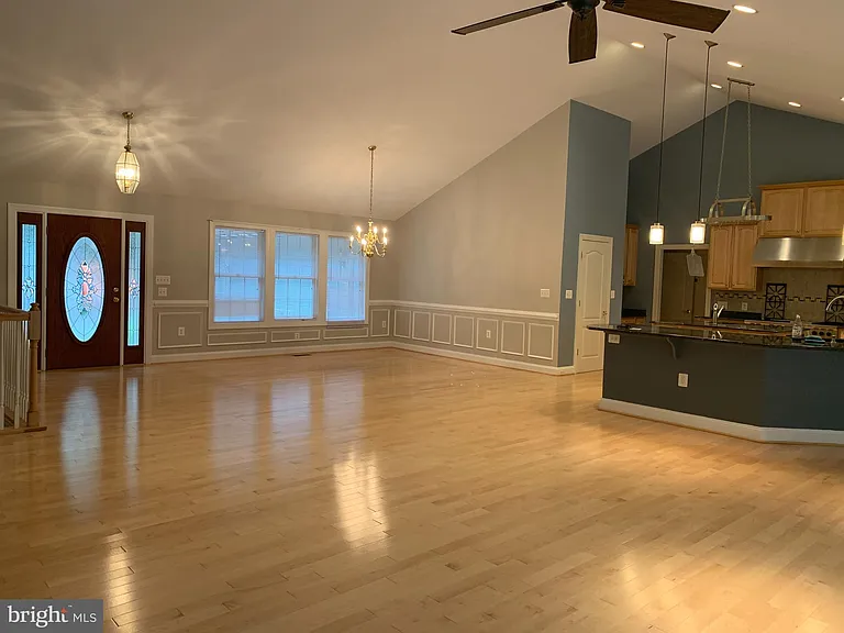 10701 Whispering Way — Photo 7