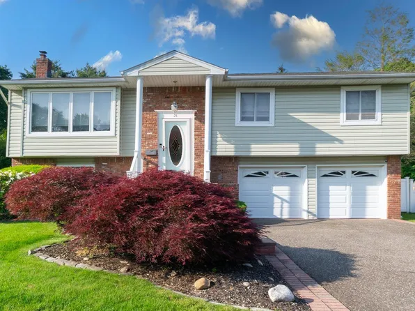 21 Pebble Place, Commack, NY 11725