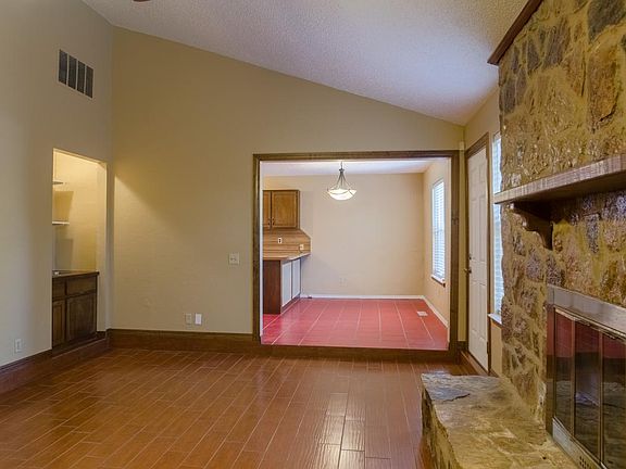 Living with vaulted ceiling