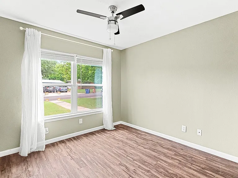 1422 Yorkshire Dr — Photo 14