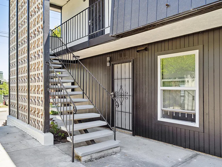 3441 Laguna Ave #2 — Photo 41