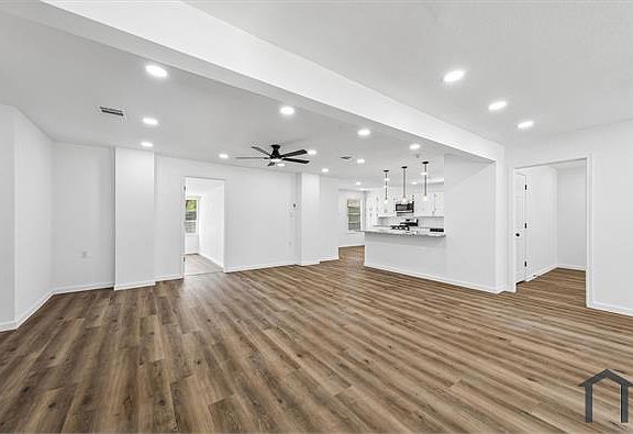 5th image of 907 Fleetwood St