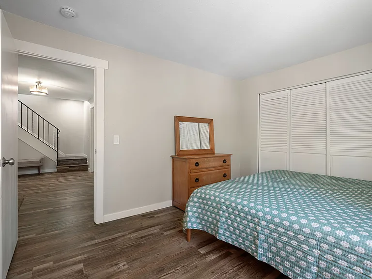 100 Lake Village Dr — Photo 4