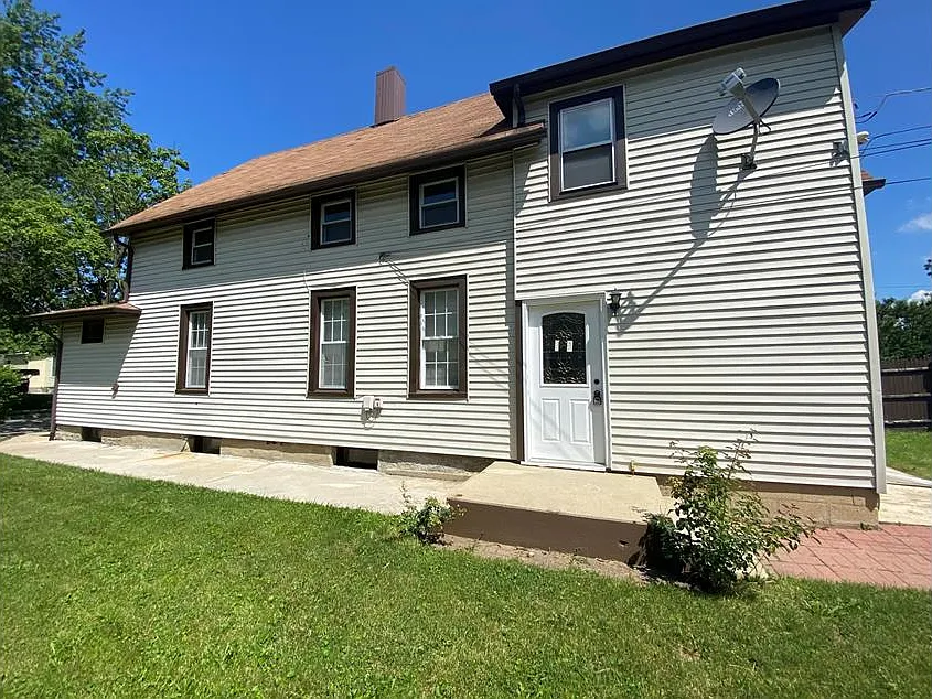 3 bed, 1190 sqft, $1,795 — Photo 2