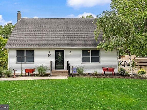 2nd image of 50 Crow Pond Rd