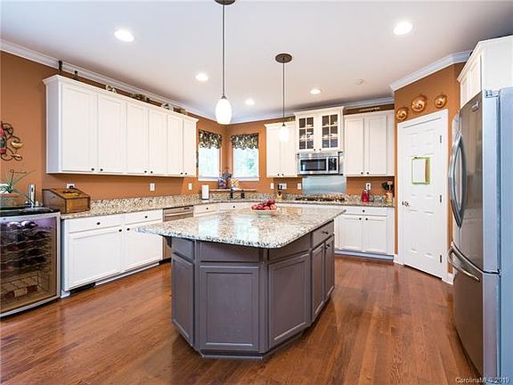 4th image of 220 Village Glen Way