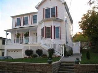 39 Smith St, Marblehead, MA 01945