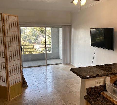3rd image of 300 N El Molino Ave Unit 313