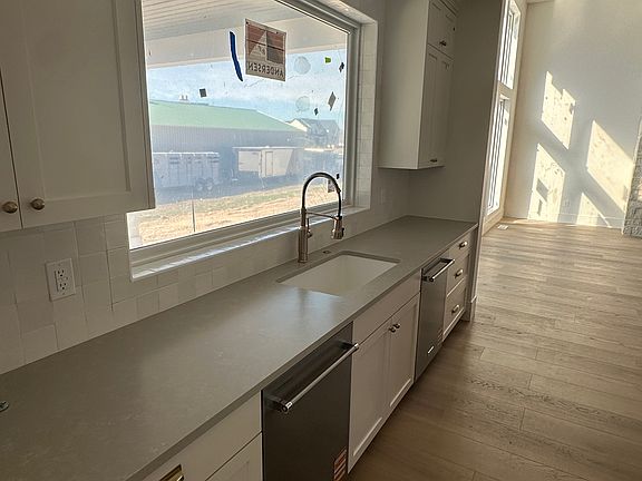 5th image of 161 W 250 S