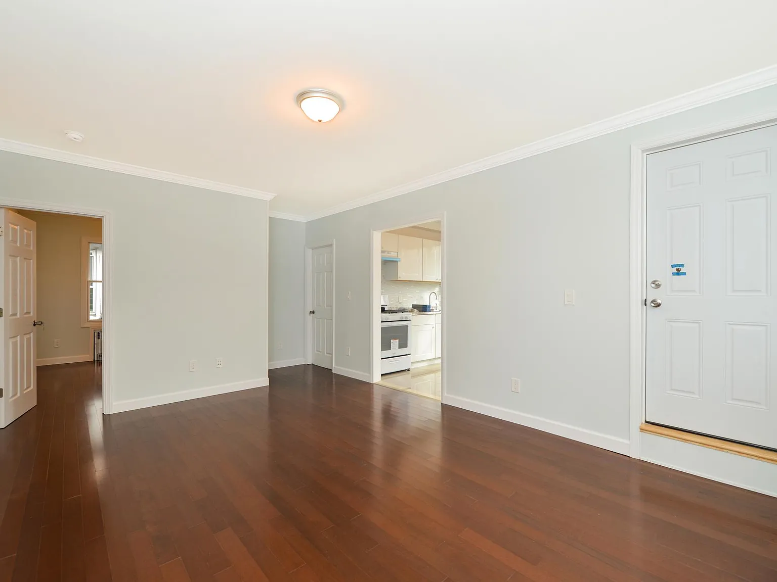 4 bed, 820 sqft, $3,500 — Photo 3
