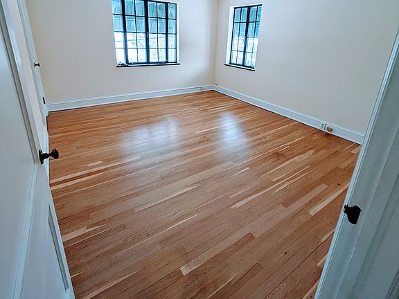 3rd image of 11A Vine St #11A