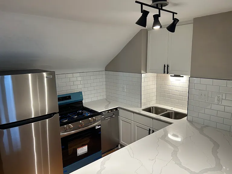 630 Buchanan St NE #2 — Photo 2