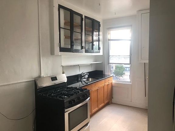 2nd image of 318 Jefferson St #4L