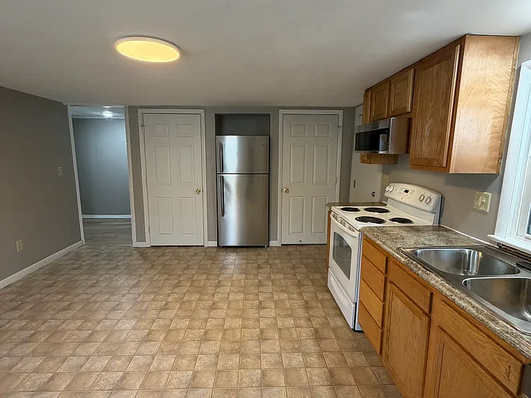 211A N Railroad St — Photo 10