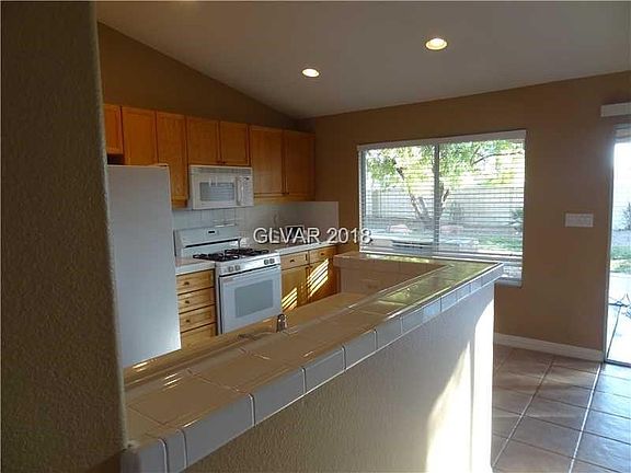 KITCHEN/NOOK