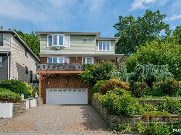 424 Oak St, Ridgefield, NJ 07657