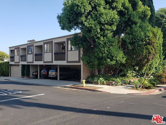 2nd image of 660 N Doheny Dr