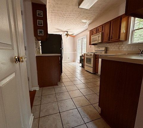 4th image of 2562 Woodside Dr
