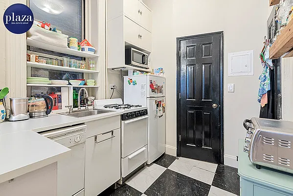 Rented by Plaza Real Estate Group | media 3