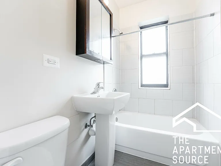 617-25 W Melrose St #C3 — Photo 2