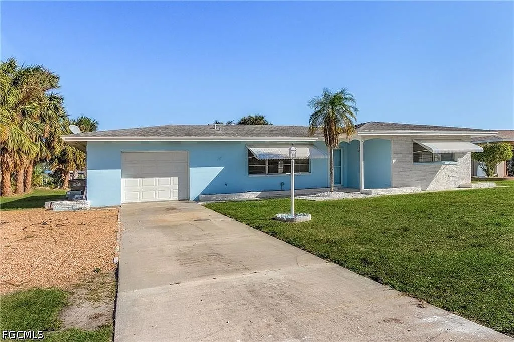 3 bed, 1.5 bath, 1300 sqft, $2,750 — Photo 1