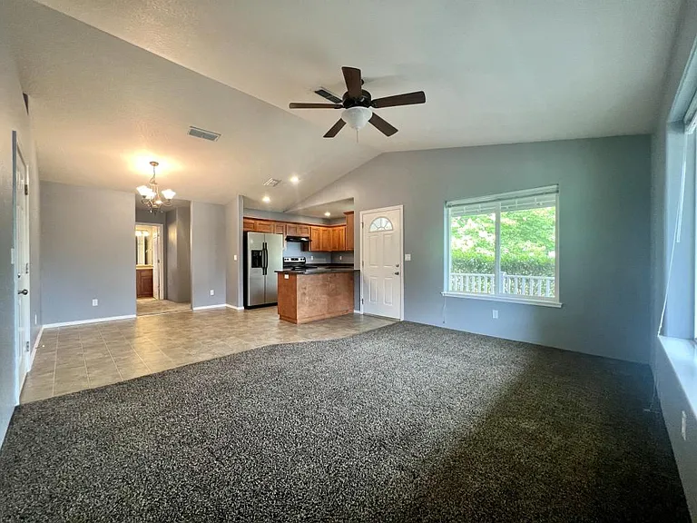1268 SW Sun Glo Dr — Photo 2