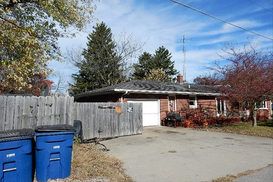 331 Dewey St photo 1