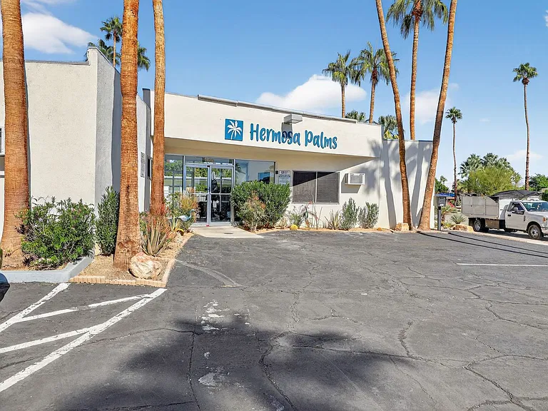588 E. Mel Avenue - Hermosa Palms — Photo 28