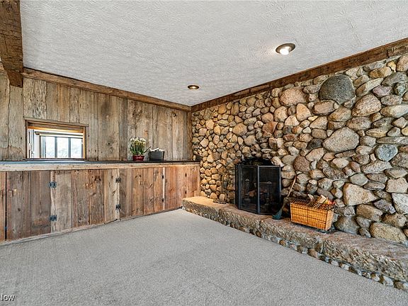 5th image of 130 Meadow Dr