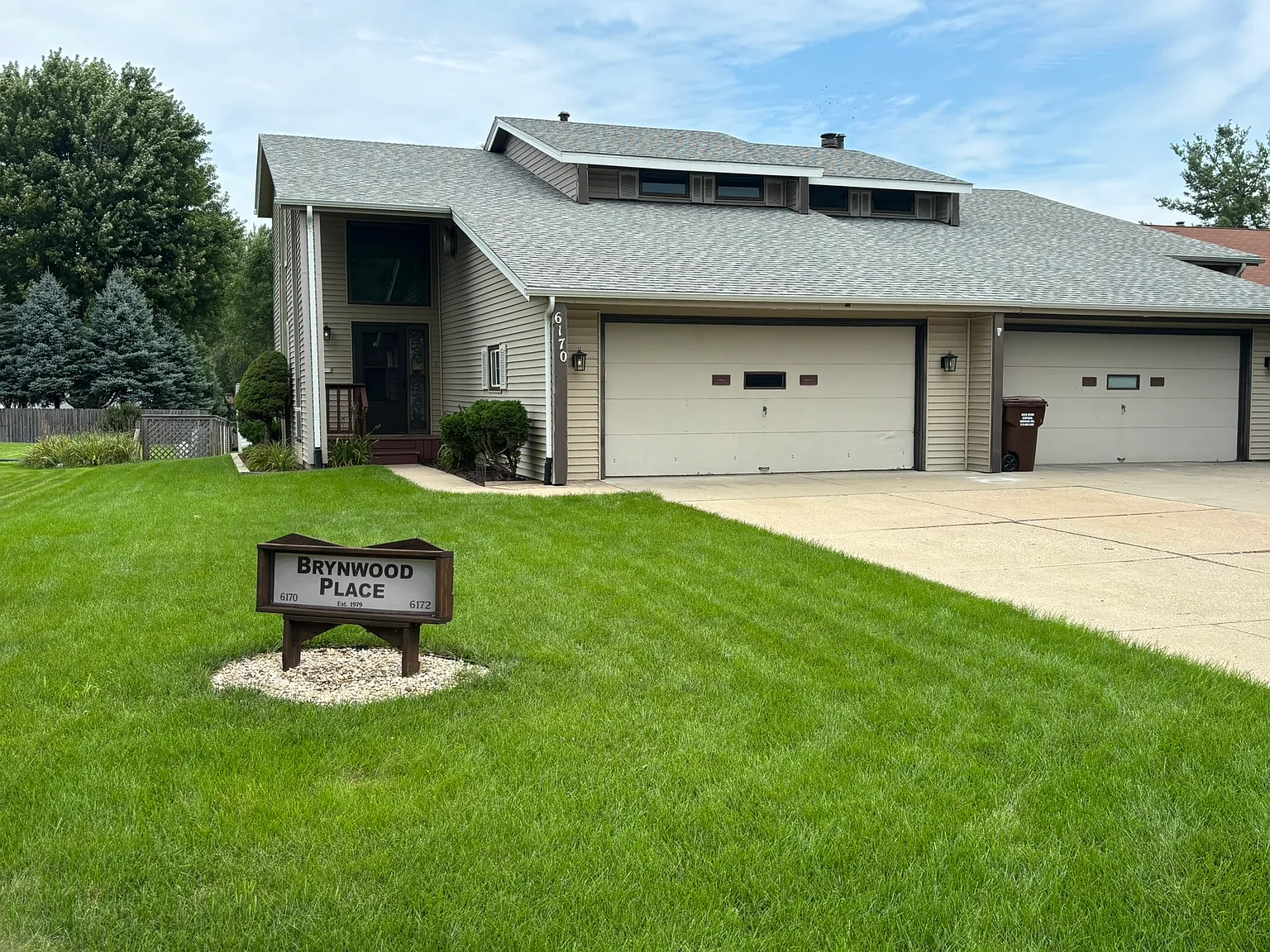 3 bed, 2.5 bath, 1700 sqft, $1,800 — Photo 4