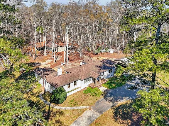 3rd image of 612 Skippers Lodge Rd