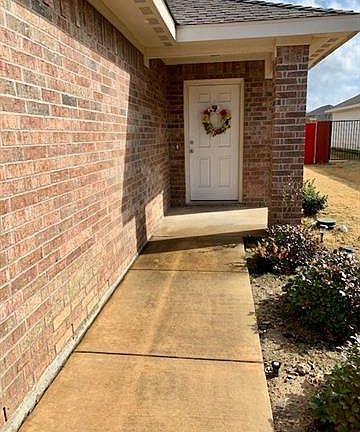 2nd image of 217 Candlewood Cir
