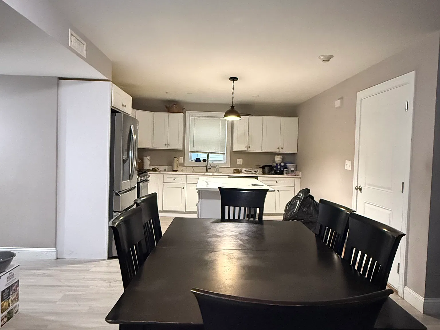 3 bed, 1400 sqft, $3,200 — Photo 2