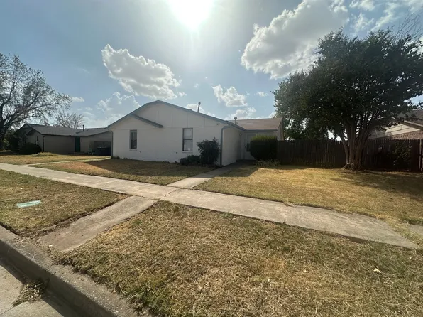 2109 Meench Dr, Moore, OK 73170