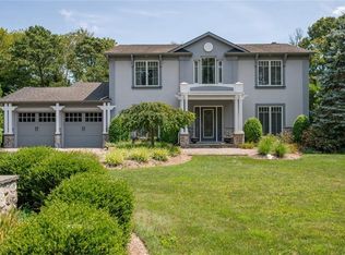 44 Lincoln Ave, Dix Hills, NY 11746