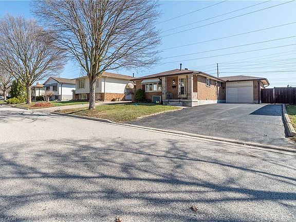 3rd image of 60 Lysanda Ave