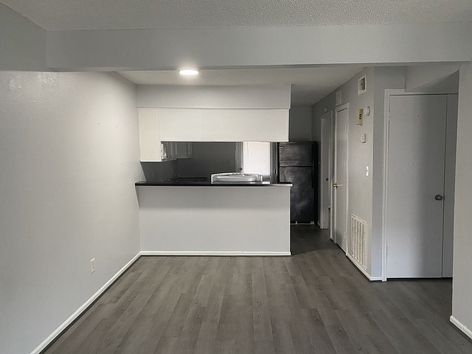 1st image of 102 Oakdale Ct APT 1203