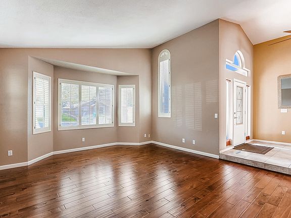 4th image of 1208 E Seminole Dr