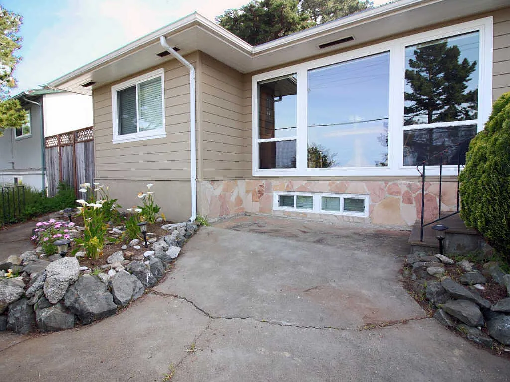 559 Beaumont Blvd photo 1