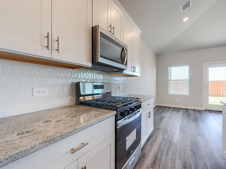906 Jennie St — Photo 16