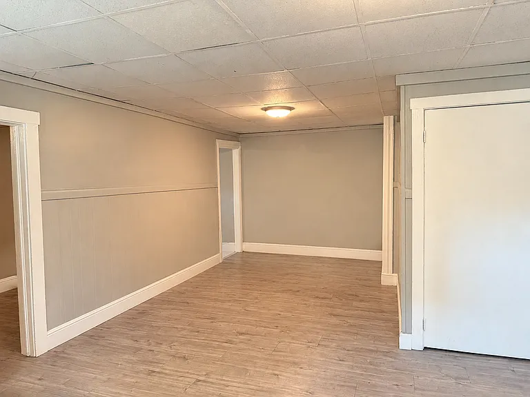 214-216 E King St — Photo 7