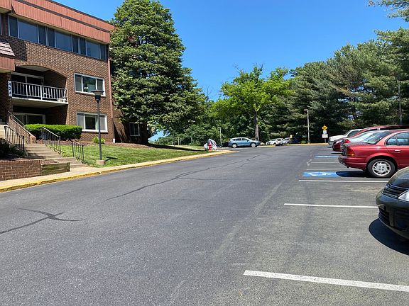 4th image of 422 Girard St #301-A-142