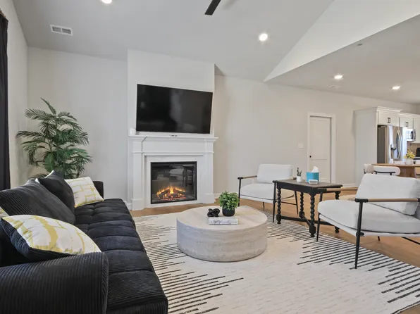 2335 N Traveller Dr, Columbia, MO 65202