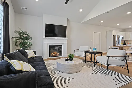 2335 N Traveller Dr Photo 1