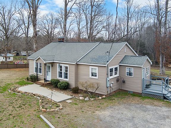 3rd image of 1316 Jameson Rd