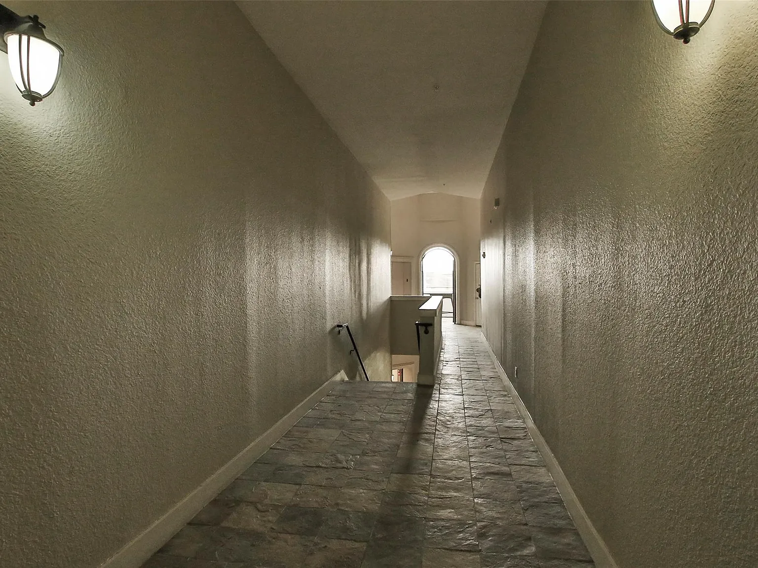 1 bed, 1.0 bath, 735 sqft, $1,350 — Photo 3