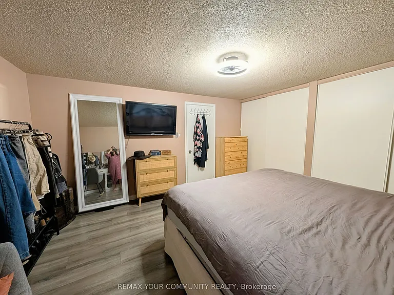 507 Pineview Gdns — Photo 15